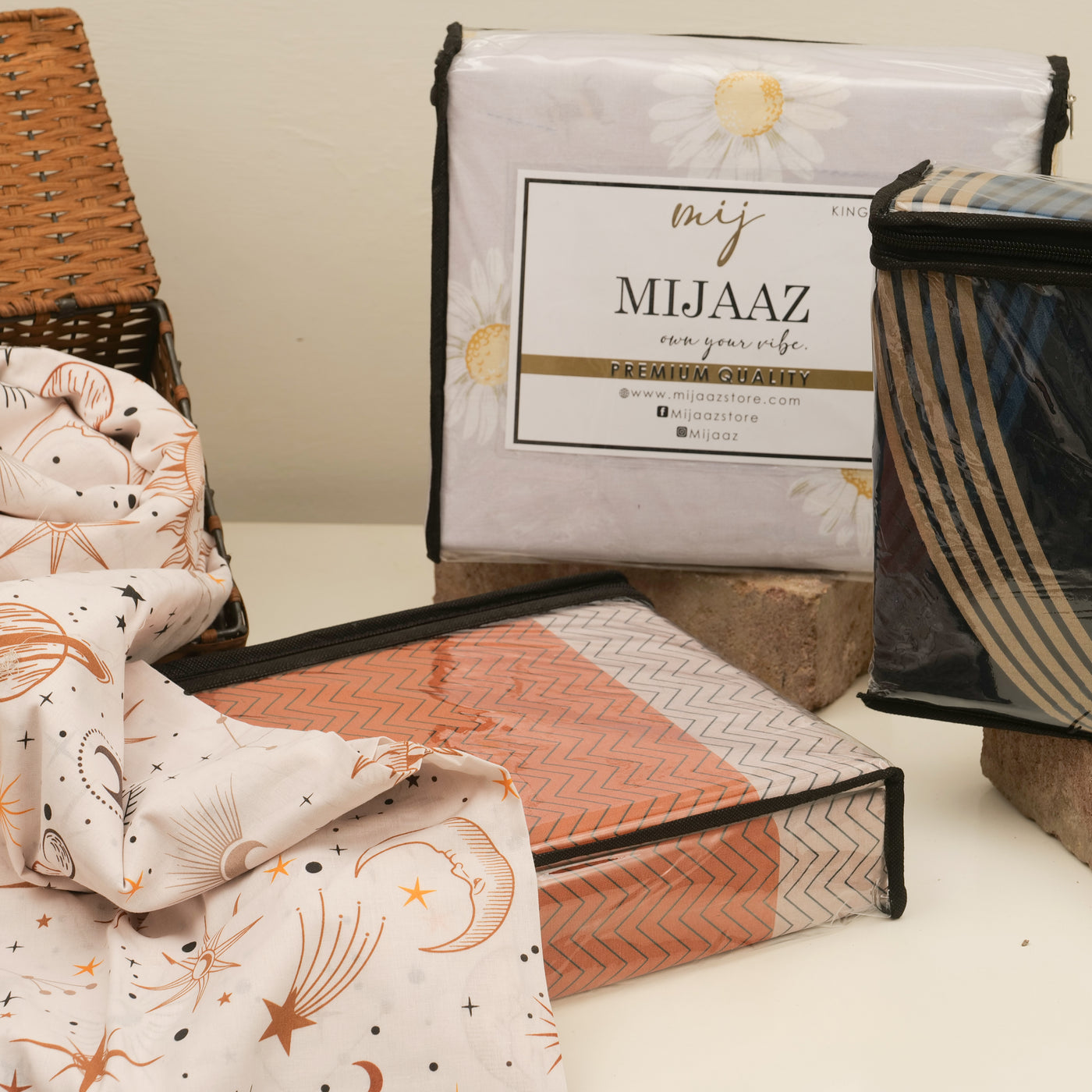 King size bedsheet with 2pillow cases.