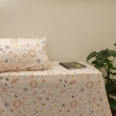 King size bedsheet with 2pillow cases.