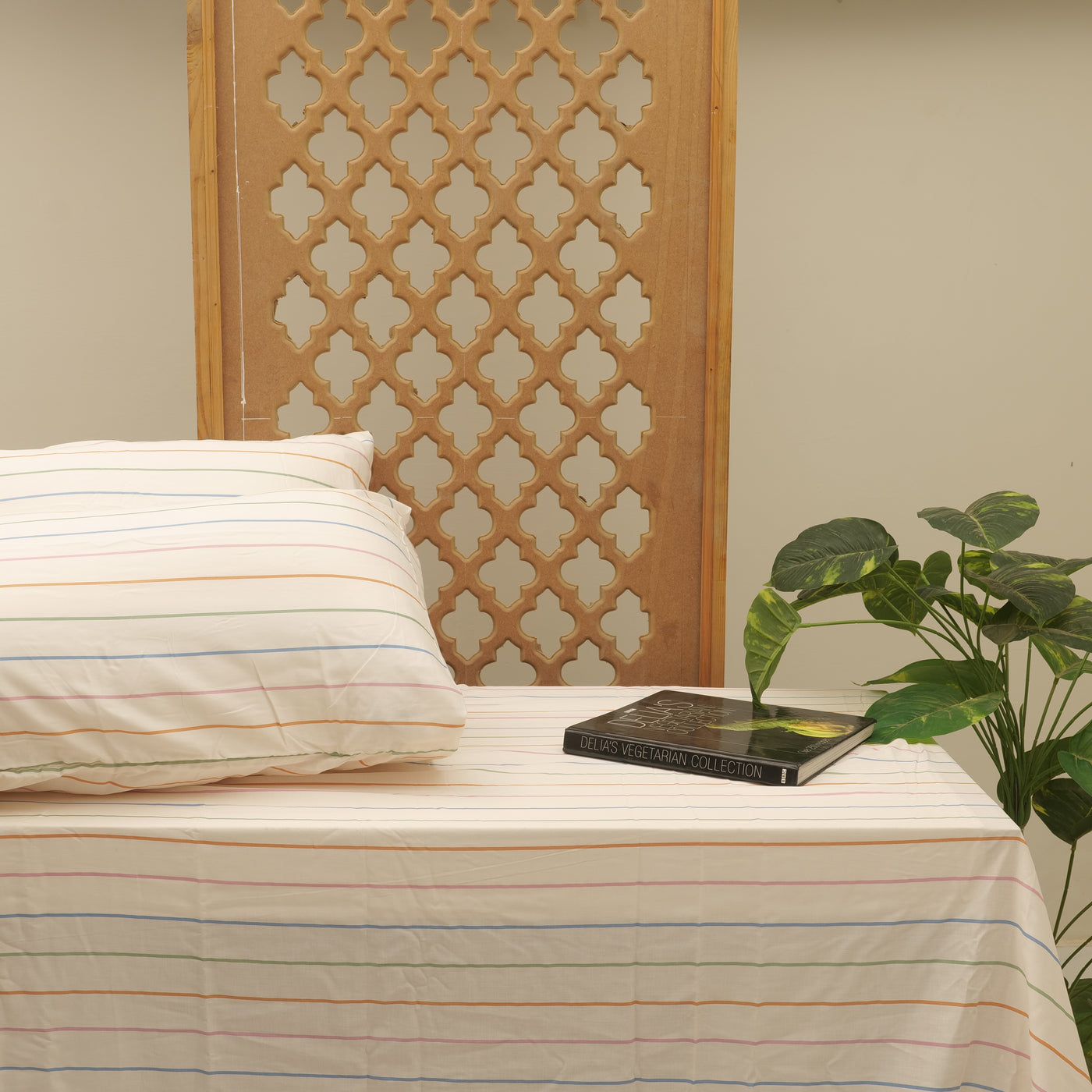 King size bedsheet with 2 pillow cases.