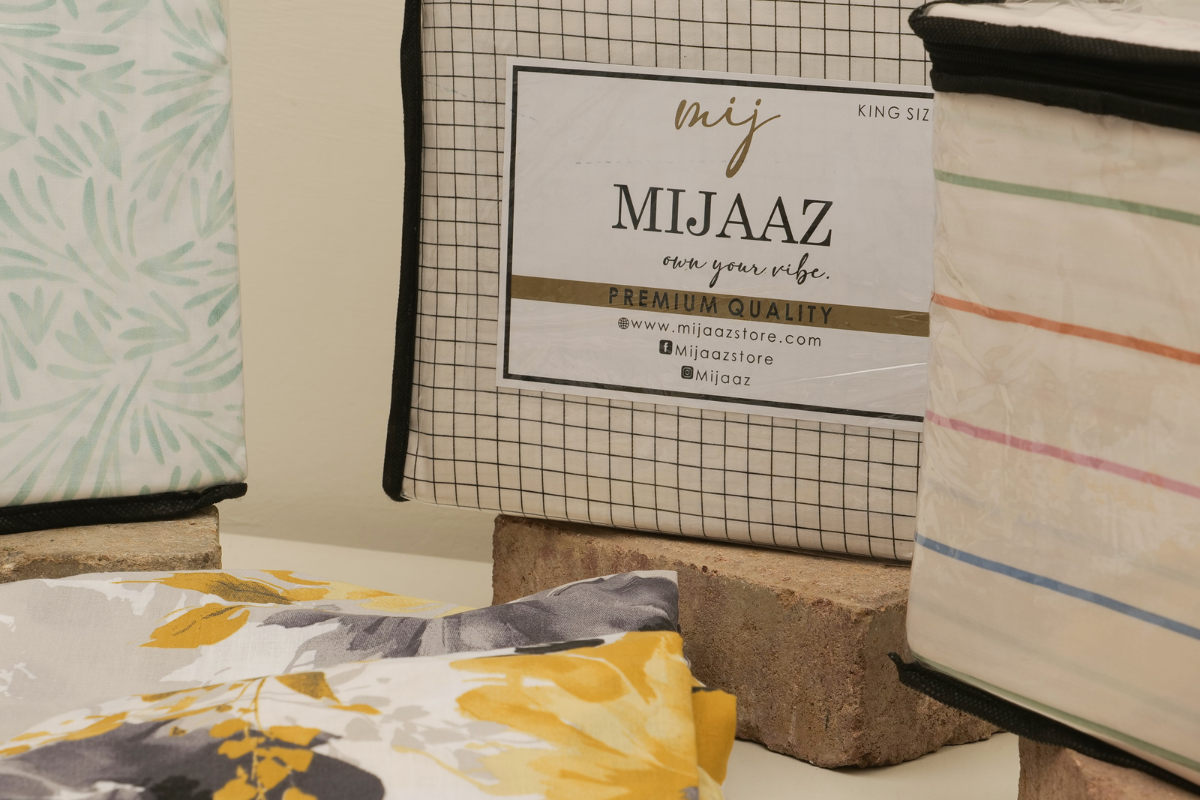 King size 260x280cm sateen bedsheet.