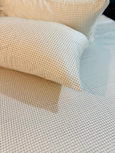 King size 260x280cm sateen bedsheet.