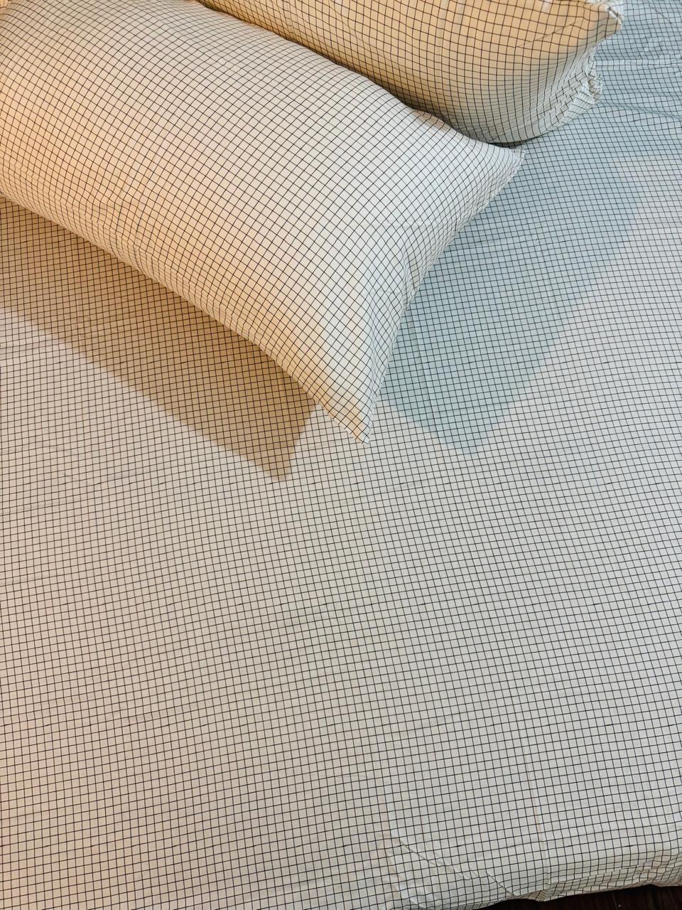 King size 260x280cm sateen bedsheet.