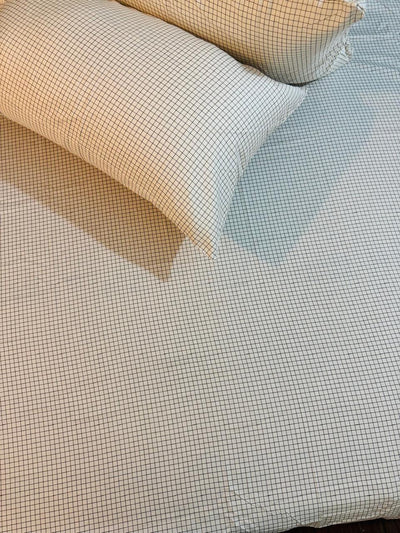 King size 260x280cm sateen bedsheet.