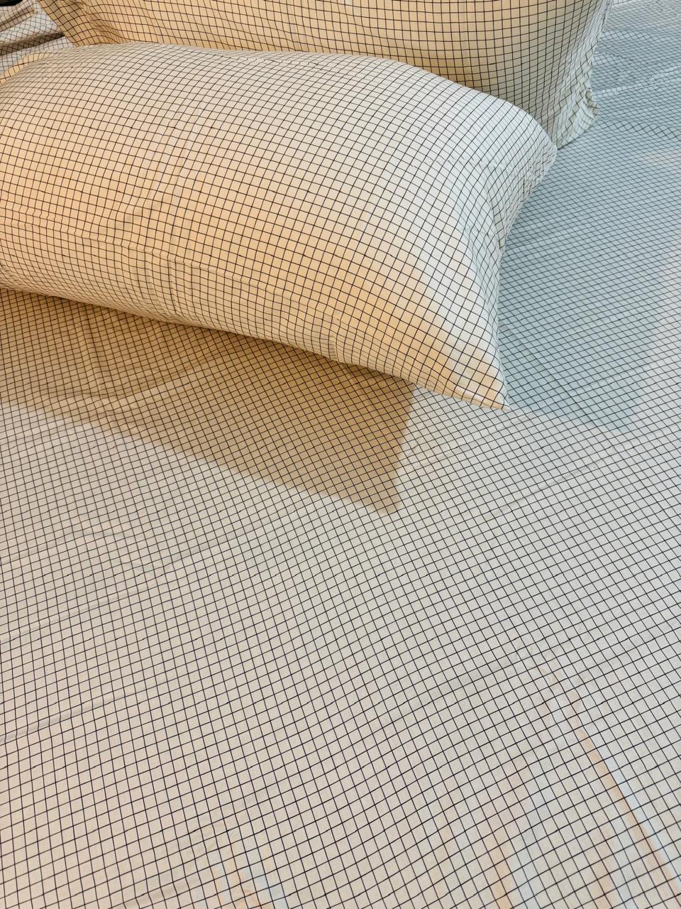 King size 260x280cm sateen bedsheet.