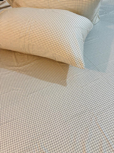 King size 260x280cm sateen bedsheet.