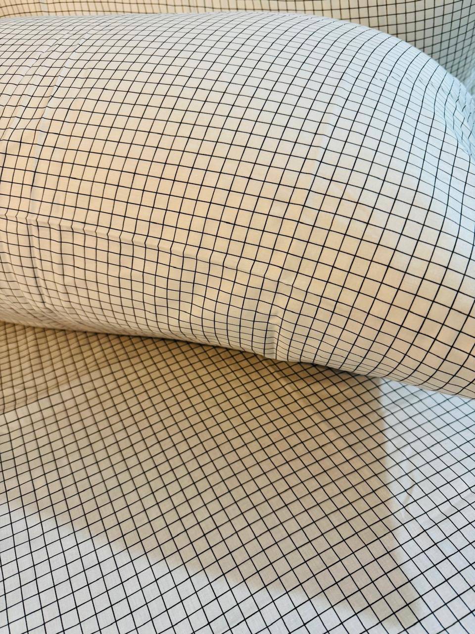 King size 260x280cm sateen bedsheet.