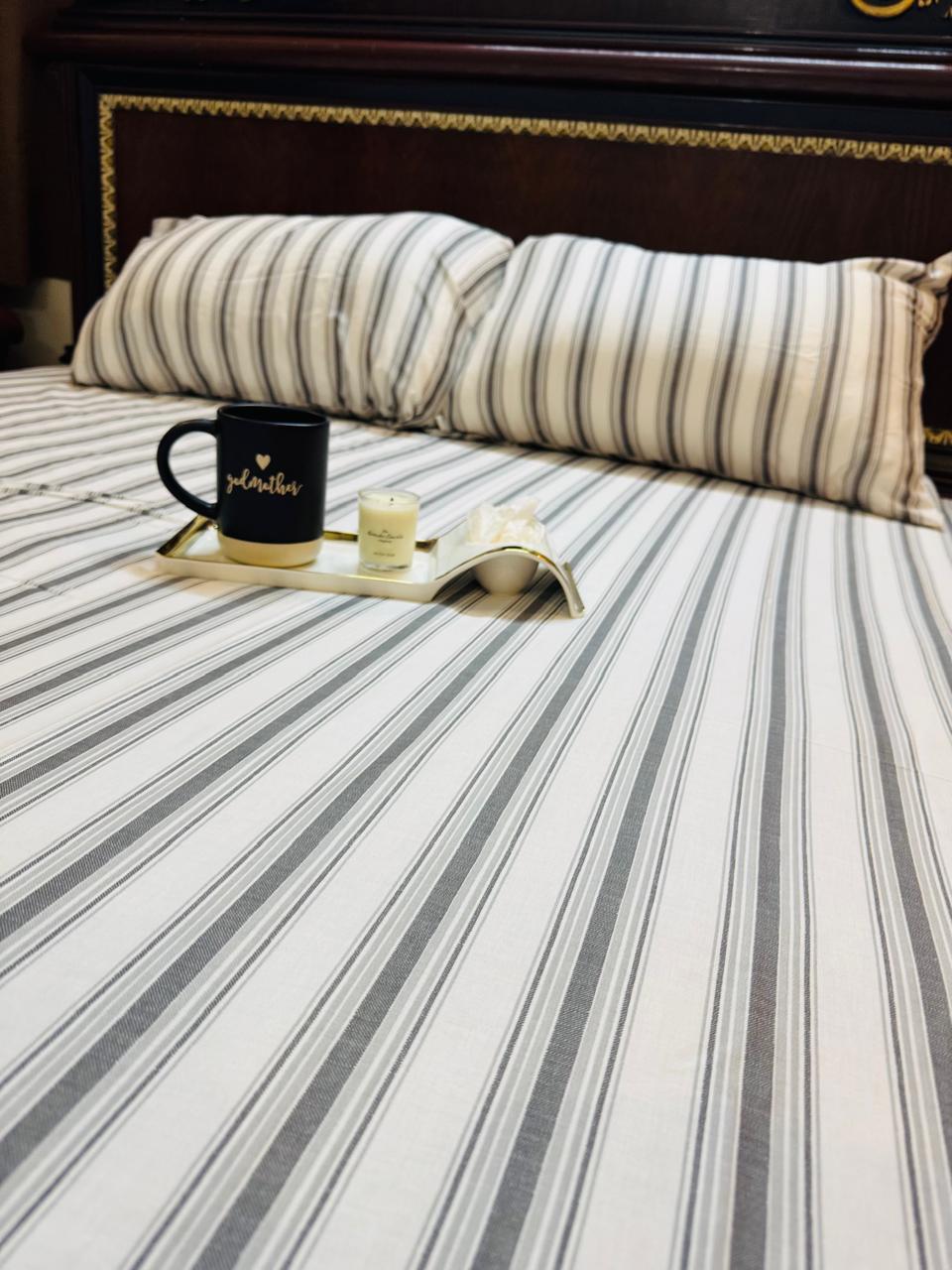 BEDSHEET with 2pillow cases.