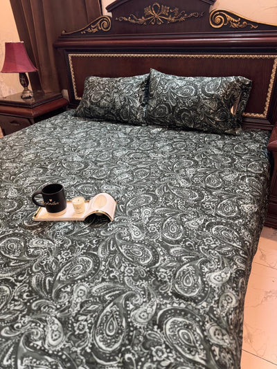 King size bedsheet with 2 pillow cases.