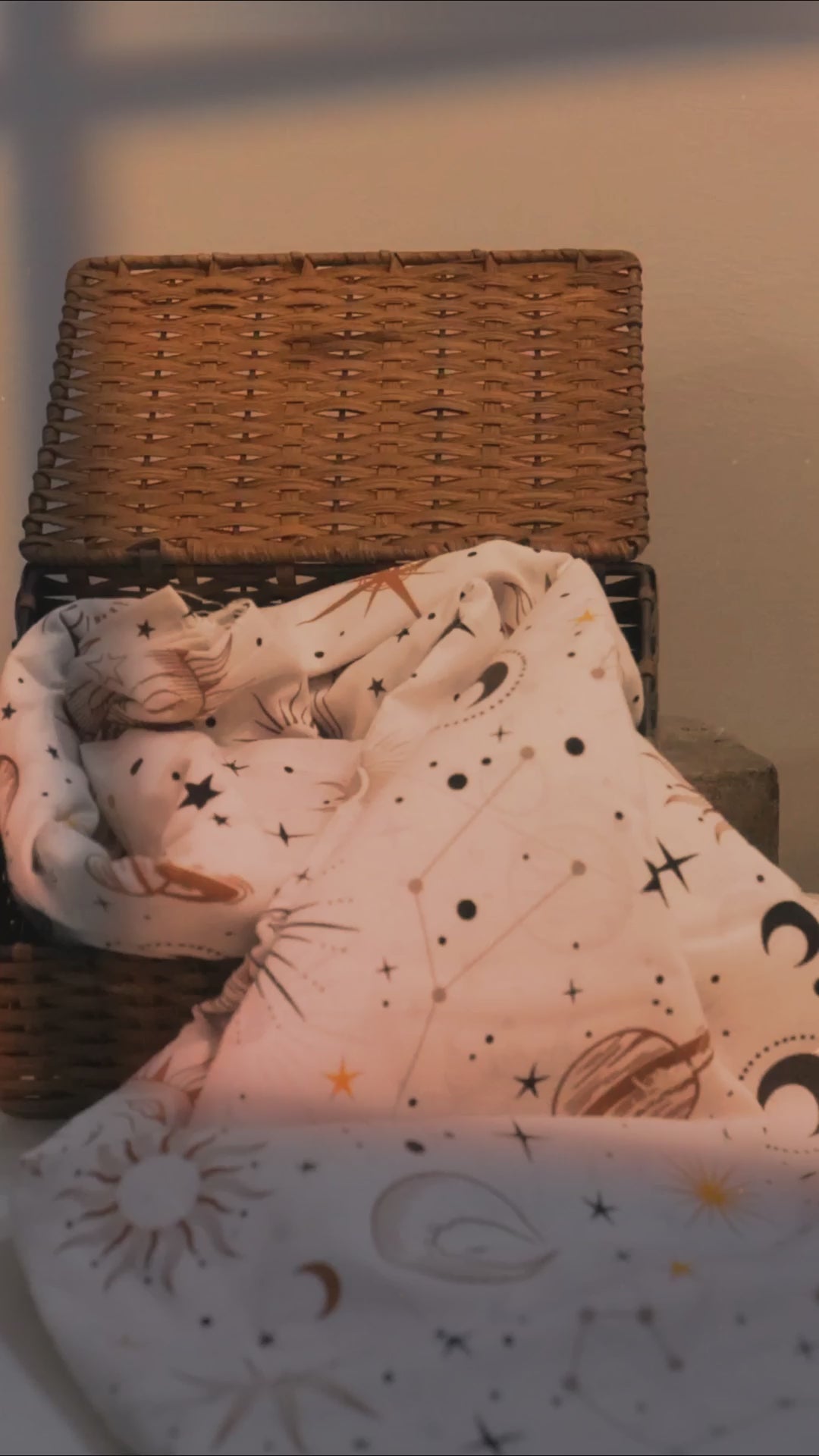 King size bedsheet with 2pillow cases.